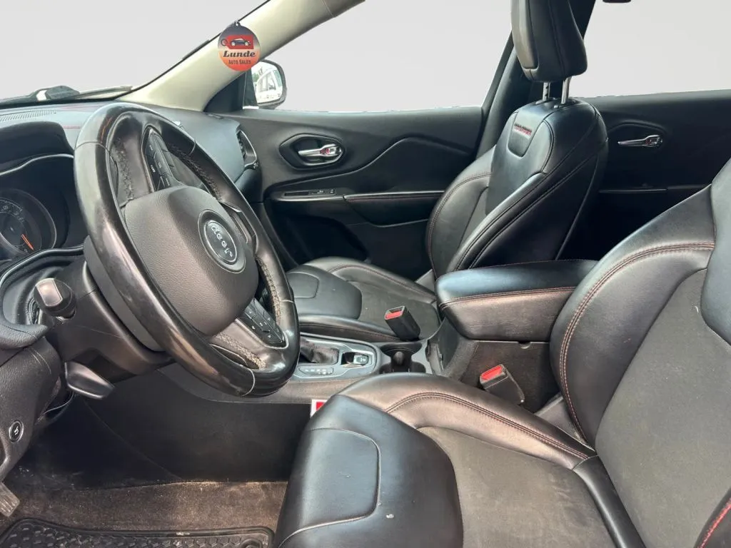 2022 Jeep Cherokee Trailhawk - Photo 10