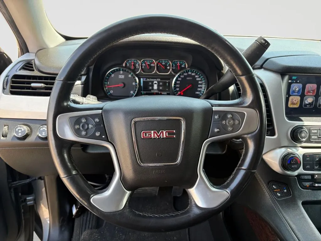 GMC Yukon photo 11