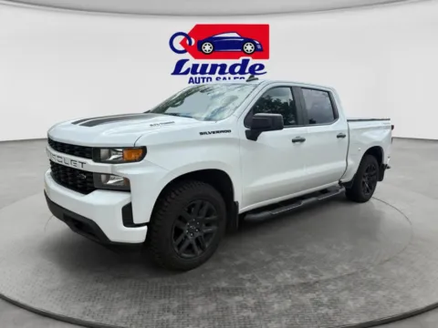 White 2021 Chevrolet Silverado 1500 Crew Cab Custom Pickup 4D 5 3/4 ft for sale in Wadena, MN