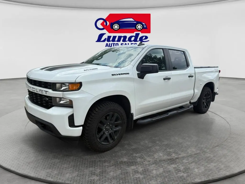 White 2021 Chevrolet Silverado 1500 Crew Cab Custom Pickup 4D 5 3/4 ft for sale in Wadena, MN
