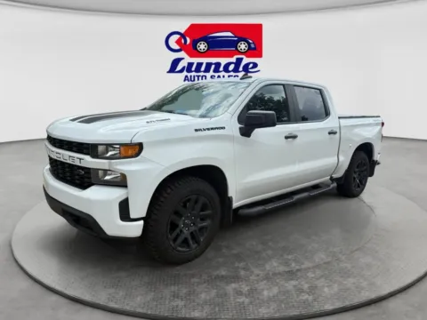 White 2021 Chevrolet Silverado 1500 Crew Cab Custom Pickup 4D 5 3/4 ft for sale in Wadena, MN