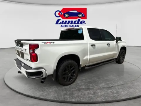 More photos of 2021 Chevrolet Silverado 1500 Crew Cab Custom Pickup 4D 5 3/4 ft at Lunde Auto Sales Center, MN