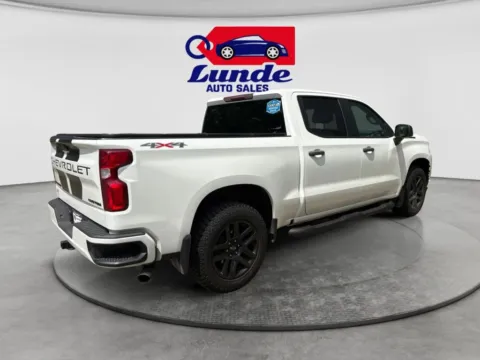 More photos of 2021 Chevrolet Silverado 1500 Crew Cab Custom Pickup 4D 5 3/4 ft at Lunde Auto Sales, MN