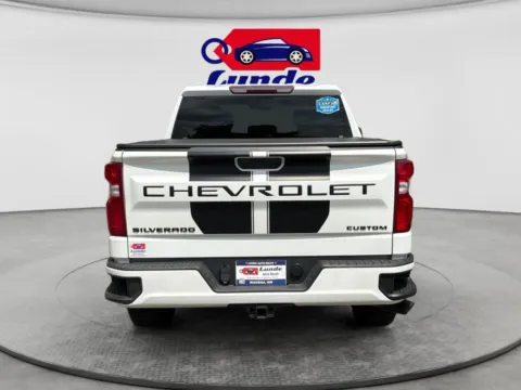 More photos of 2021 Chevrolet Silverado 1500 Crew Cab Custom Pickup 4D 5 3/4 ft at Lunde Auto Sales, MN