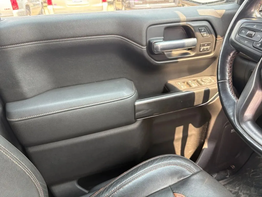GMC Sierra photo 17