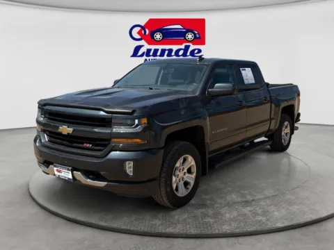 Gray 2018 Chevrolet Silverado 1500 Crew Cab Z71 LT Pickup 4D 5 3/4 ft for sale in Wadena, MN