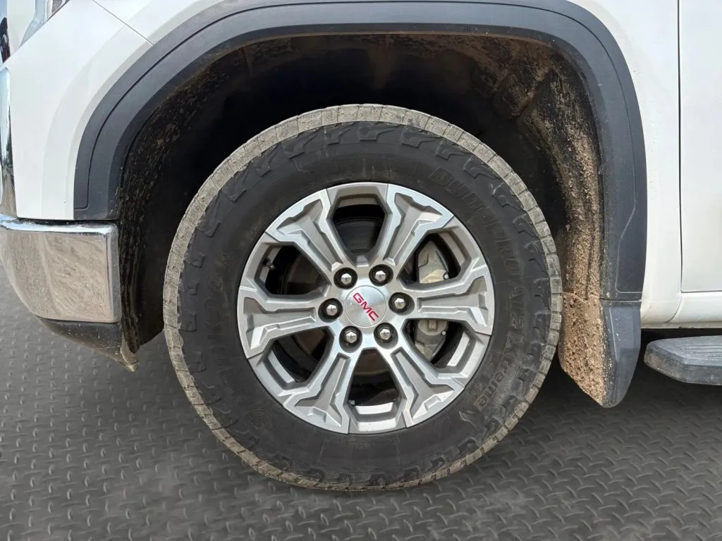 GMC Sierra photo 9