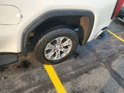 More photos of 2021 GMC Sierra 1500 Crew Cab SLT Pickup 4D 5 3/4 ft at Lunde Auto Sales Center, MN