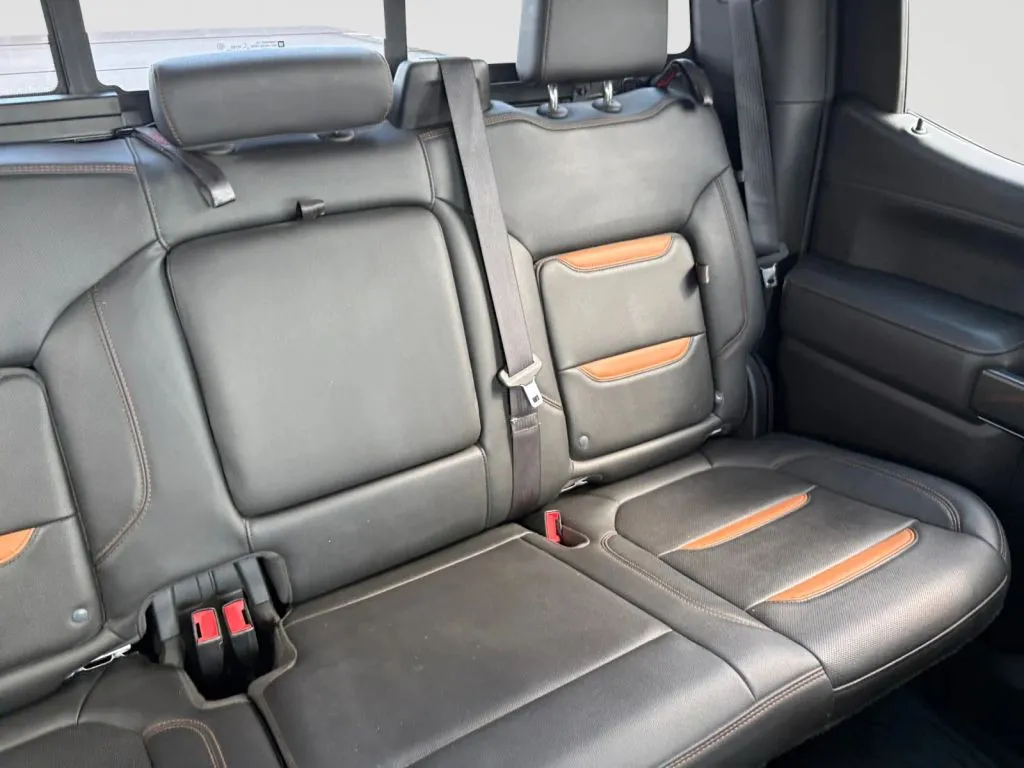 GMC Sierra photo 18