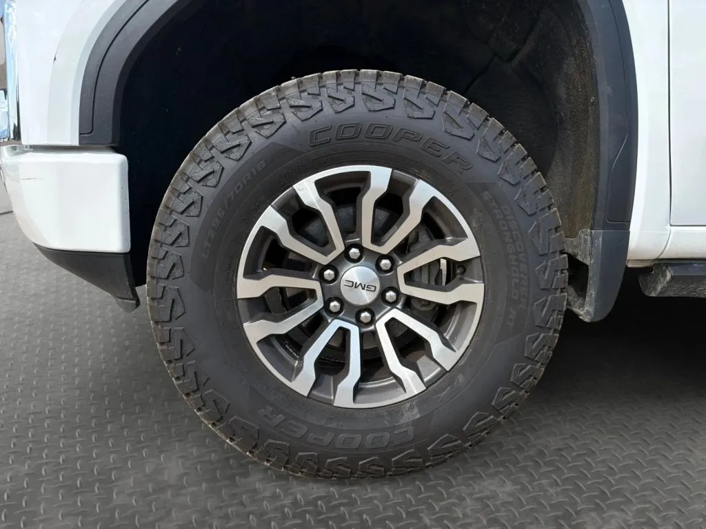 GMC Sierra photo 9