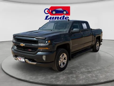 Gray 2018 Chevrolet Silverado 1500 Crew Cab Z71 LT Pickup 4D 5 3/4 ft for sale in Wadena, MN