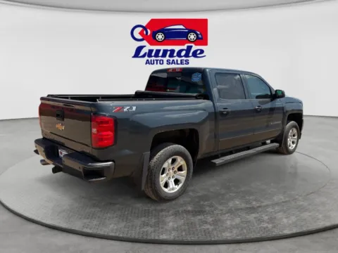 More photos of 2018 Chevrolet Silverado 1500 Crew Cab Z71 LT Pickup 4D 5 3/4 ft at Lunde Auto Sales Center, MN