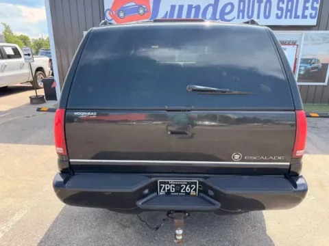 More photos of 1999 Cadillac Escalade Sport Utility 4D at Lunde Auto Sales Center, MN