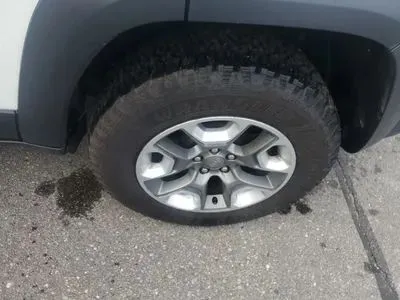 More photos of 2019 Jeep Cherokee TrailHawk Sport Utility 4D at Lunde Auto Sales Center, MN