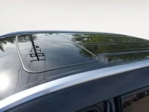 More photos of 2020 Toyota Highlander Hybrid XLE Sport Utility 4D at Lunde Auto Sales Center, MN
