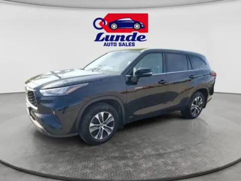 Black 2020 Toyota Highlander Hybrid XLE Sport Utility 4D for sale in Wadena, MN