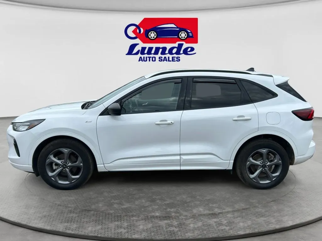 Ford Escape photo 2
