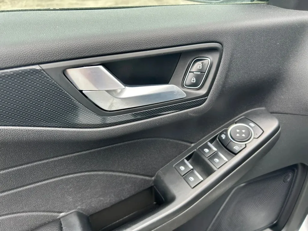 Ford Escape photo 17