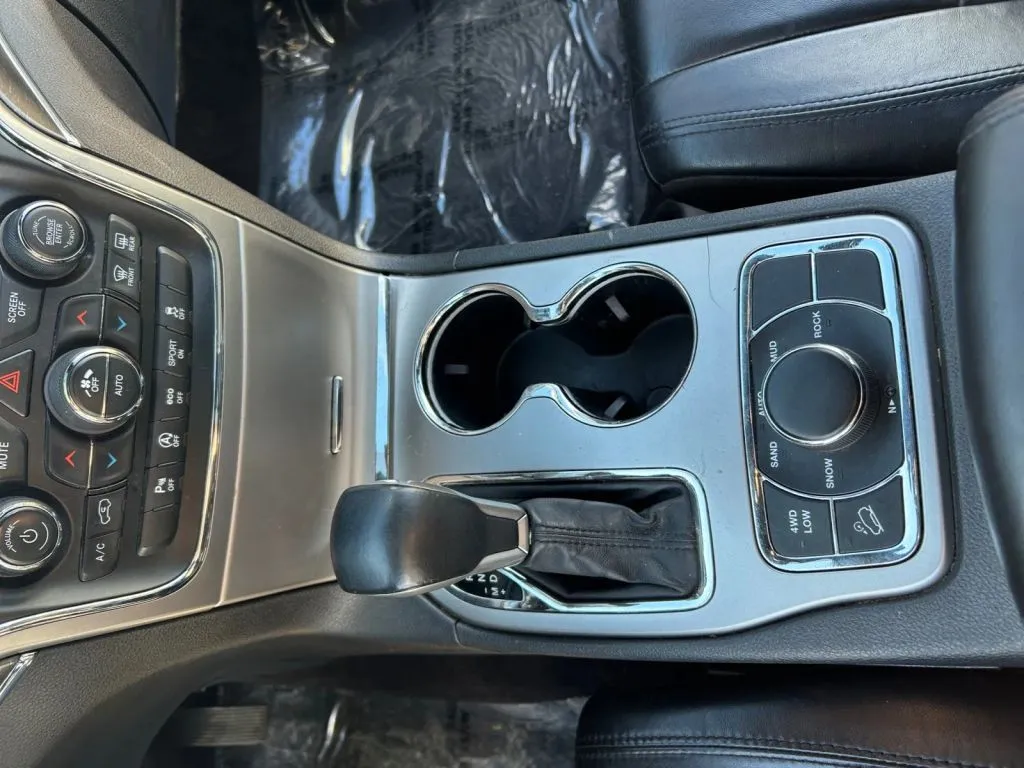 Jeep Grand Cherokee photo 22