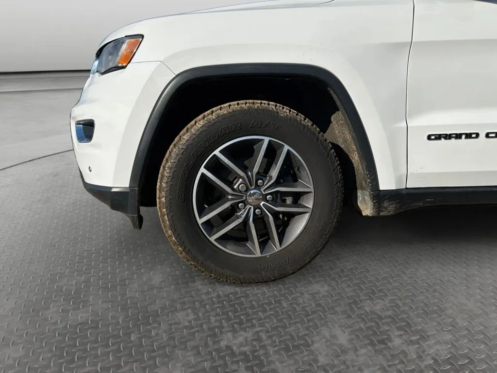 Jeep Grand Cherokee photo 9