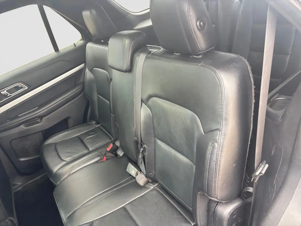 Ford Explorer photo 13
