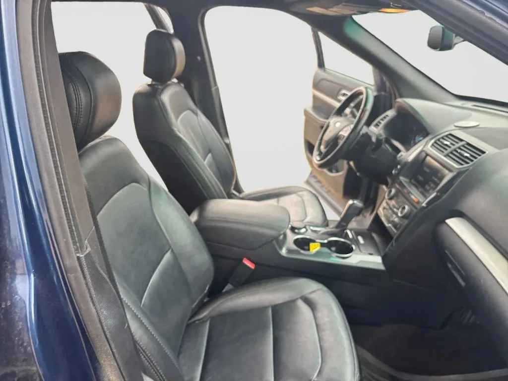 Ford Explorer photo 15