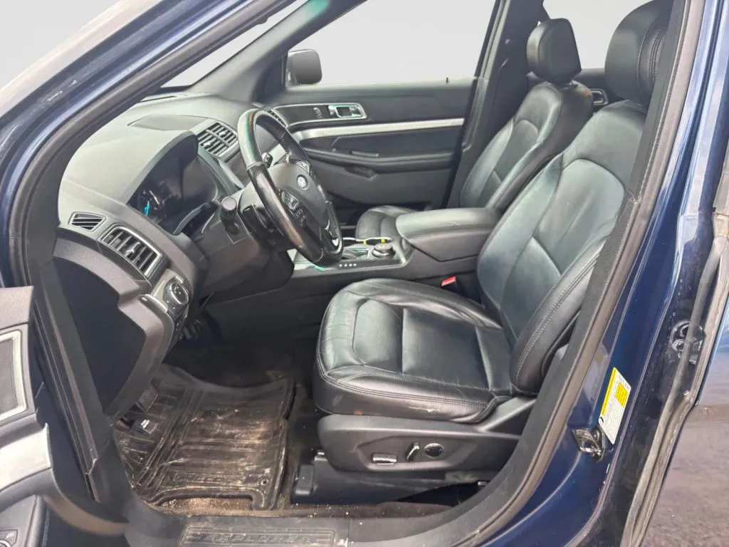 Ford Explorer photo 10