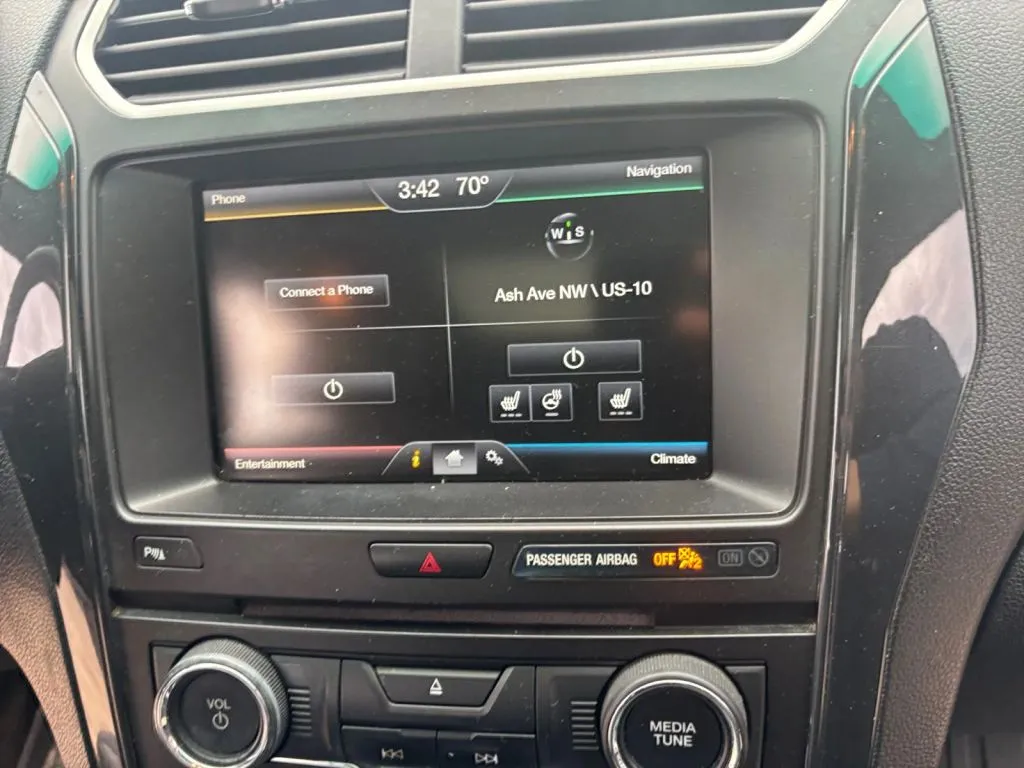 Ford Explorer photo 21
