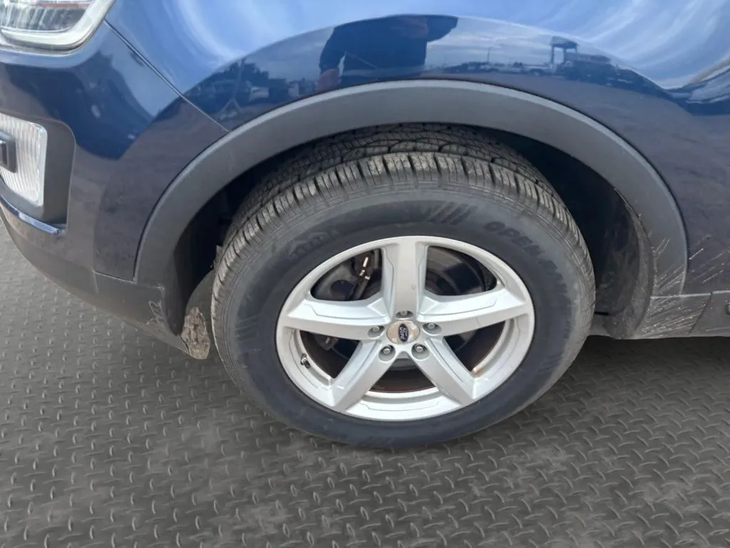 Ford Explorer photo 9