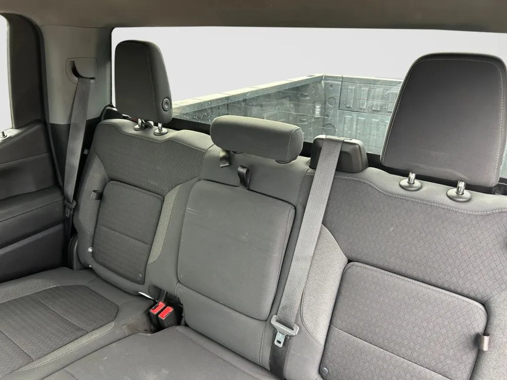 GMC Sierra photo 13