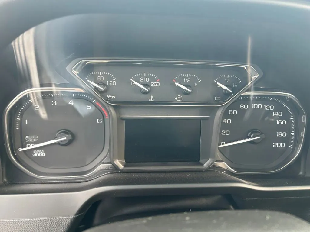 GMC Sierra photo 16