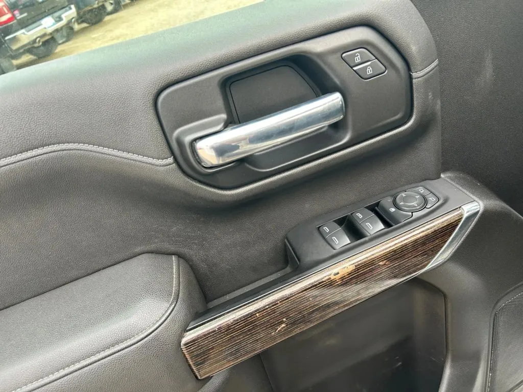 GMC Sierra photo 17