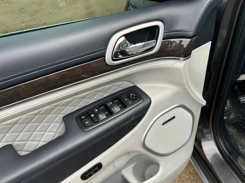 Jeep Grand Cherokee photo 17
