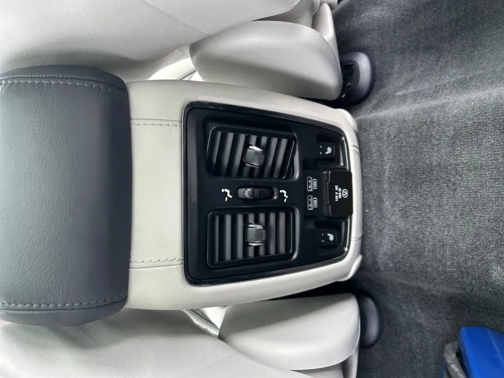 Jeep Grand Cherokee photo 24