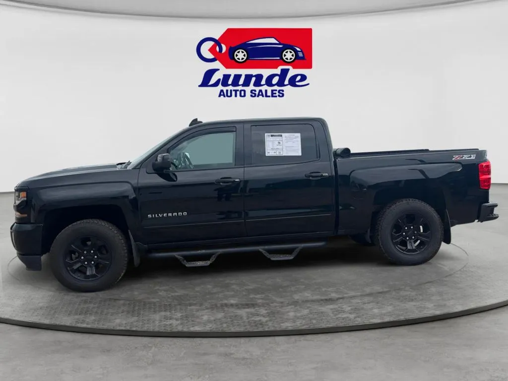 Chevrolet Silverado photo 2