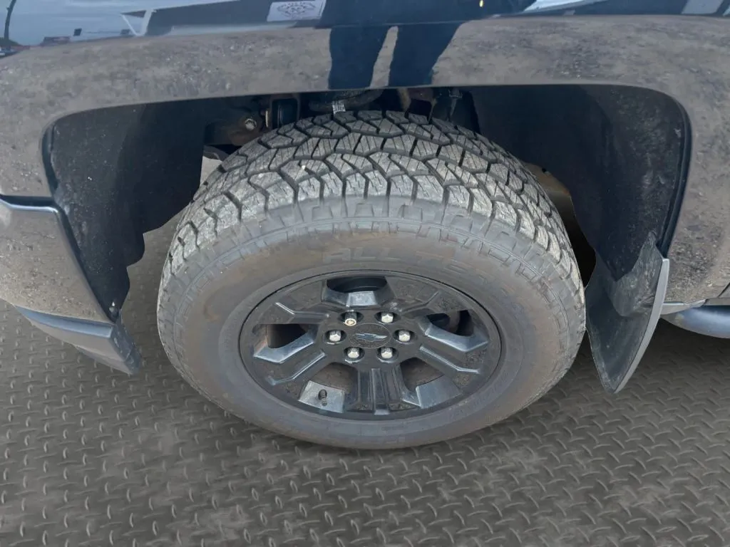 Chevrolet Silverado photo 9