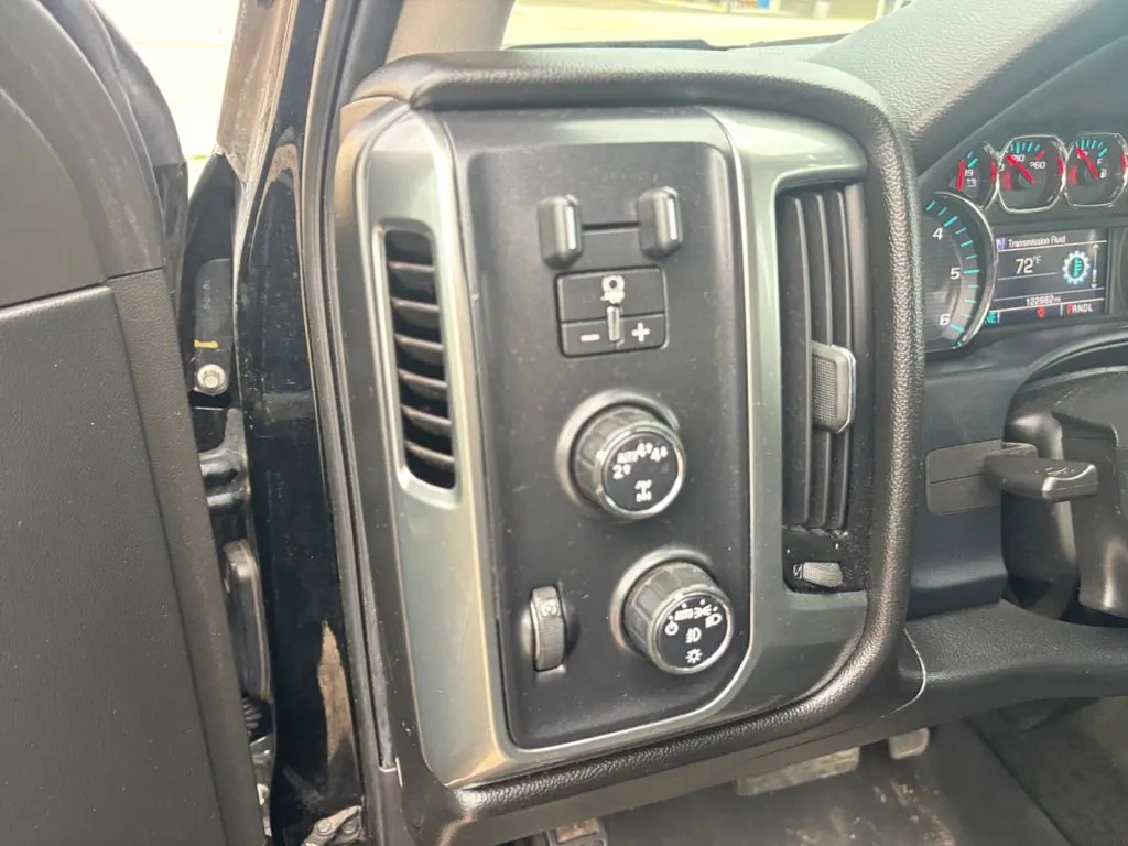 Chevrolet Silverado photo 22