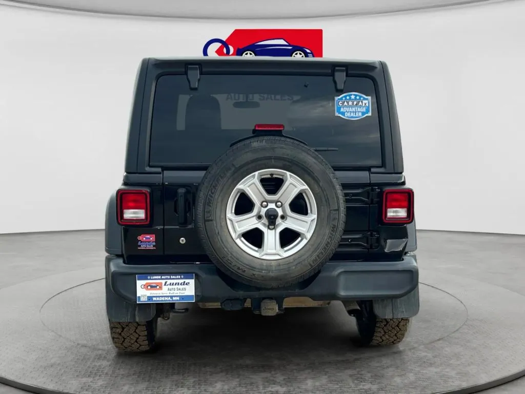 Jeep Wrangler photo 4