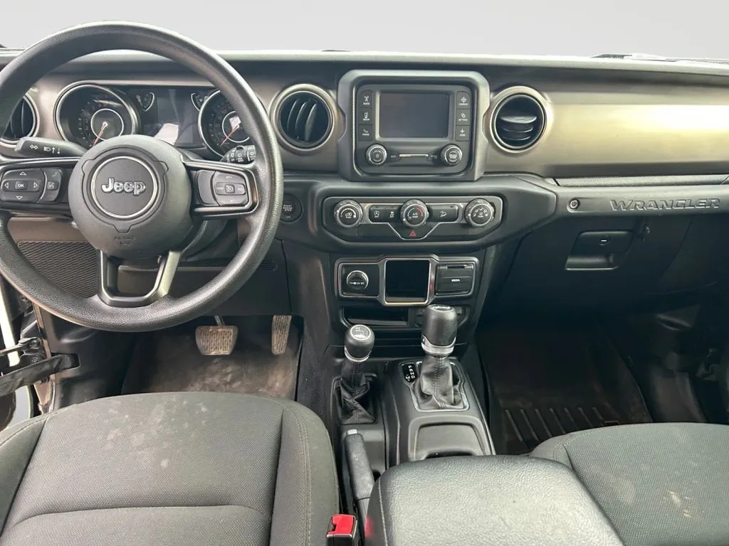 Jeep Wrangler photo 14