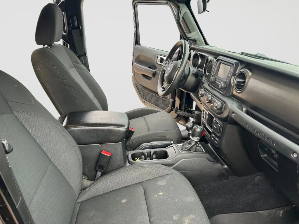 Jeep Wrangler photo 15