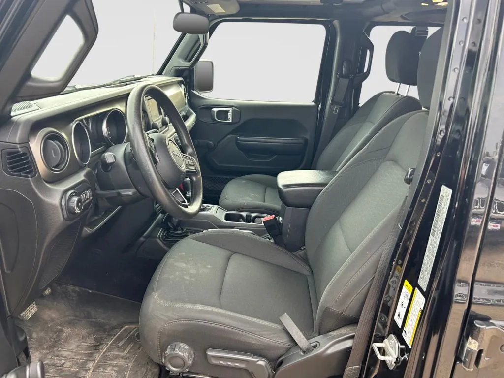 Jeep Wrangler photo 10