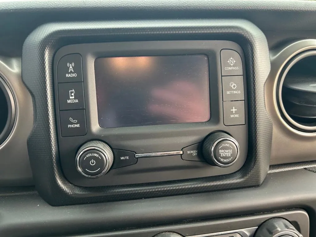 Jeep Wrangler photo 21