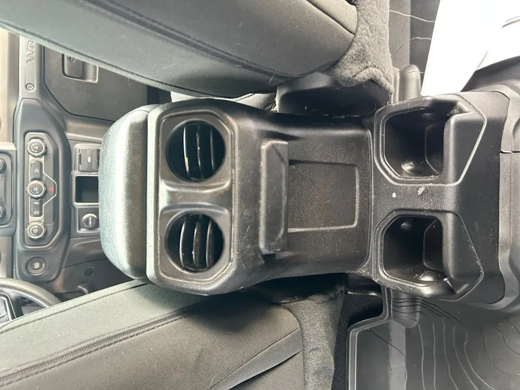 Jeep Wrangler photo 24