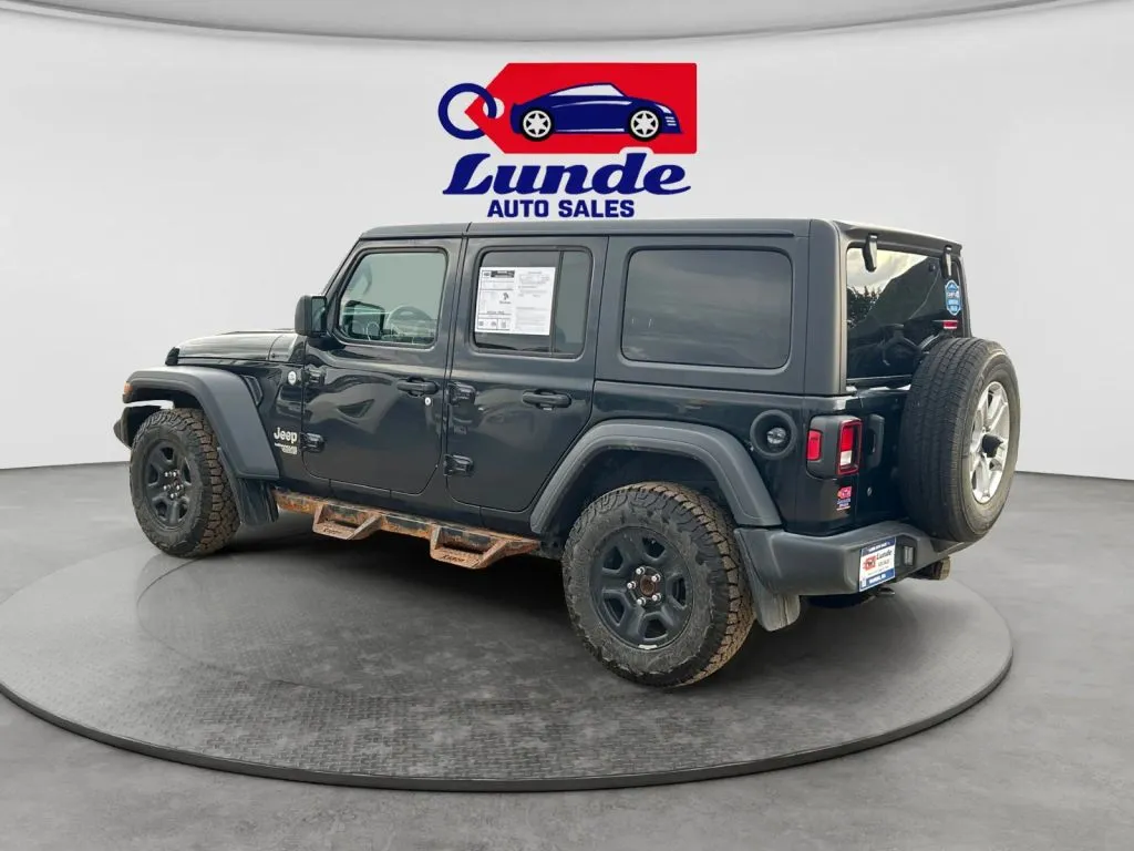 Jeep Wrangler photo 3