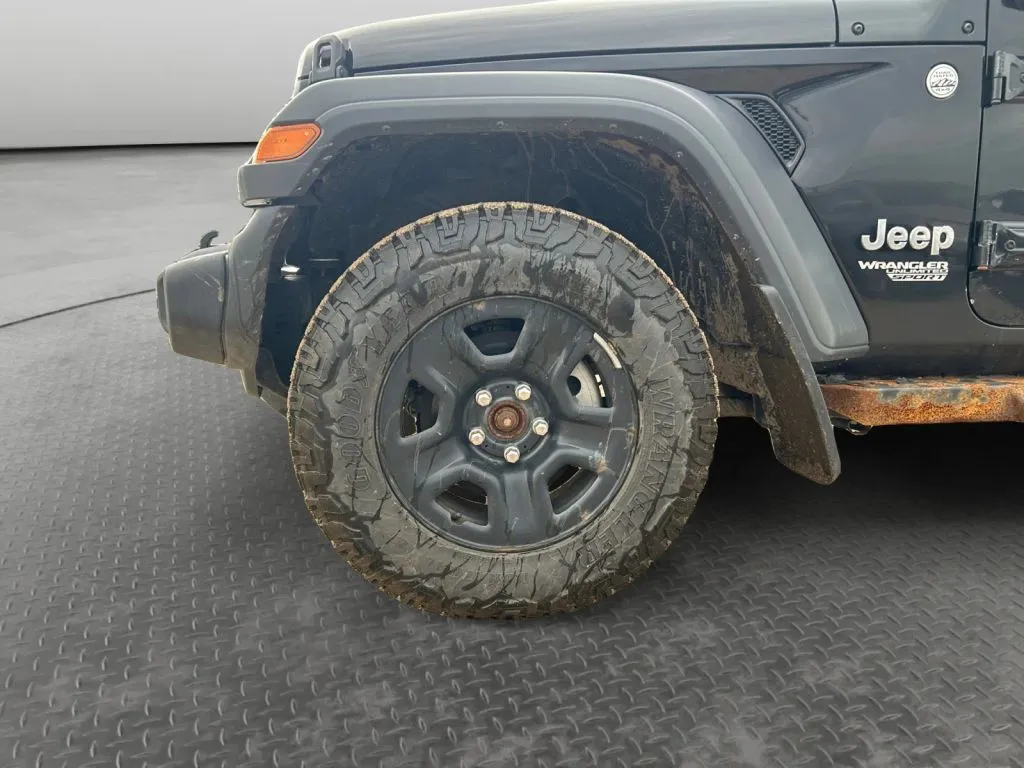 Jeep Wrangler photo 9