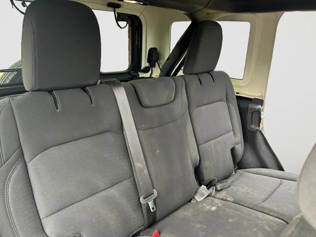 Jeep Wrangler photo 18