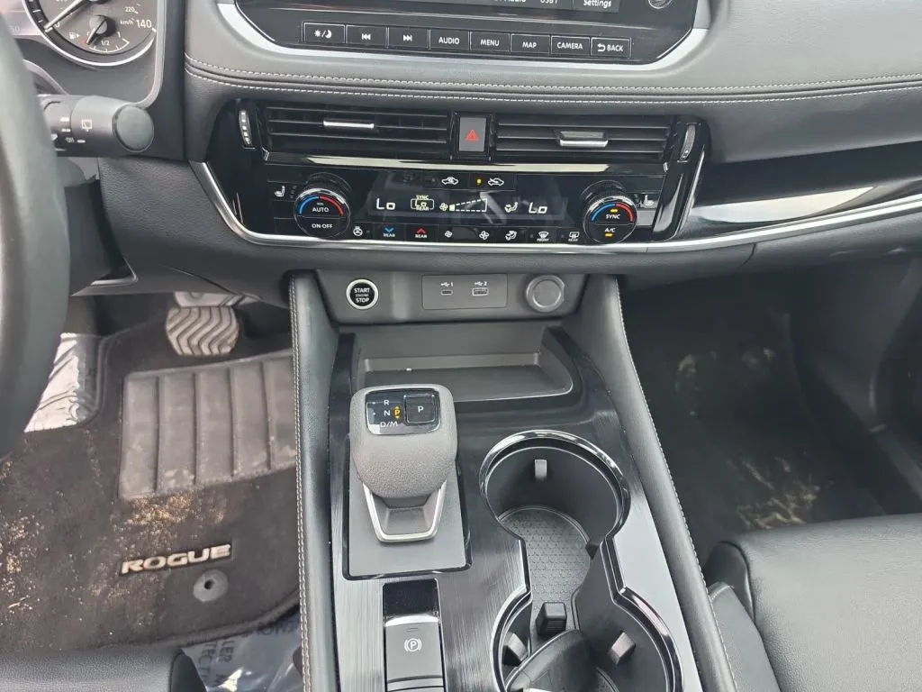 Nissan Rogue photo 12