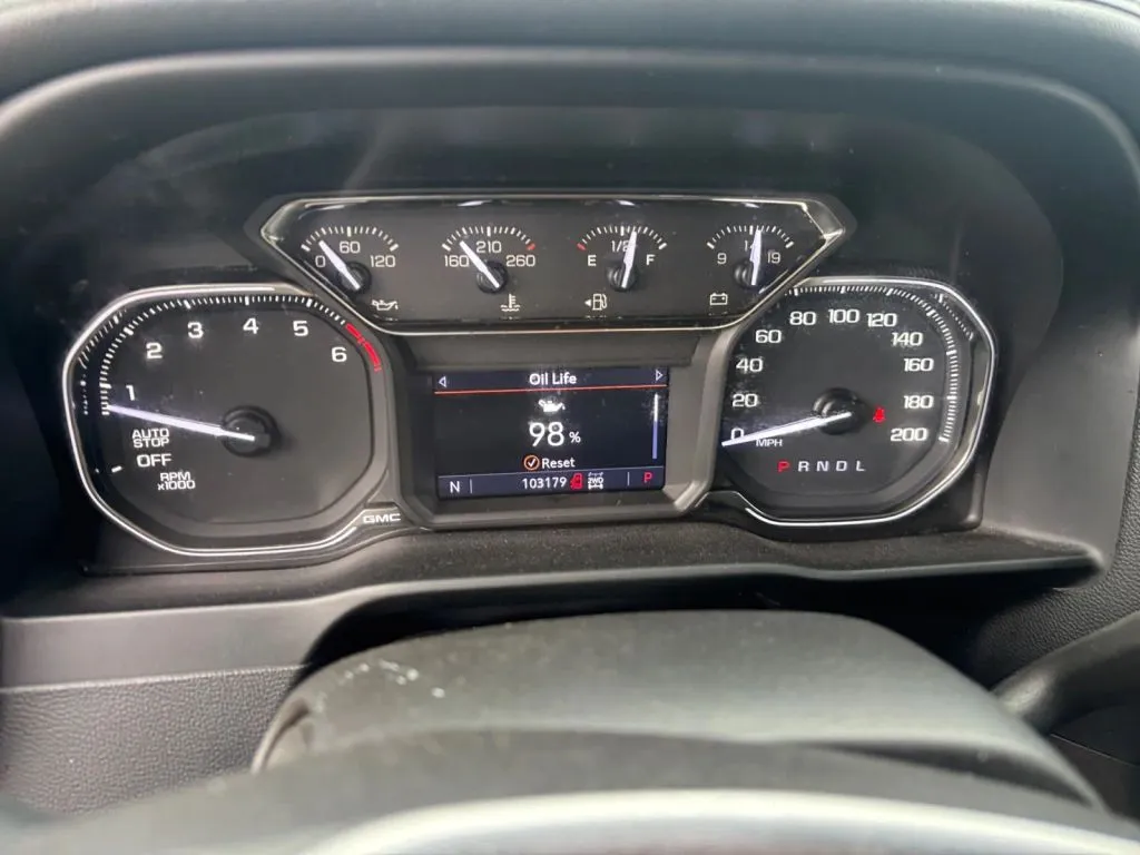 GMC Sierra photo 16