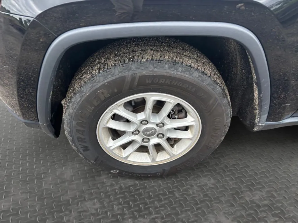 Jeep Grand Cherokee photo 9
