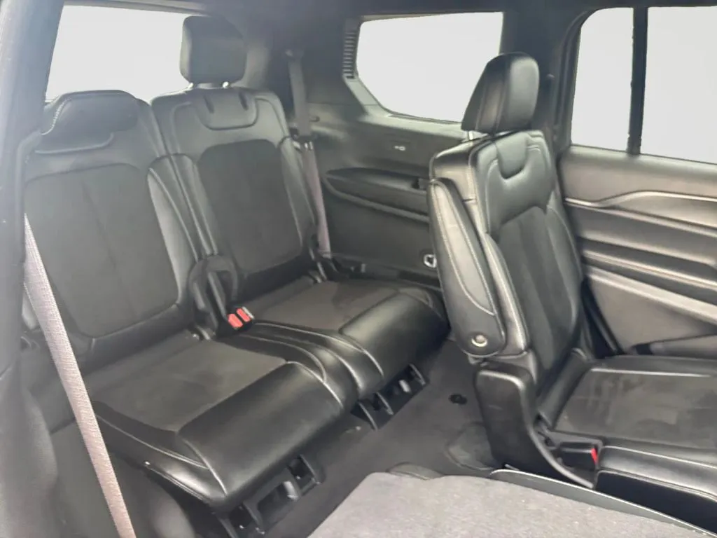 Jeep Grand Cherokee L photo 18